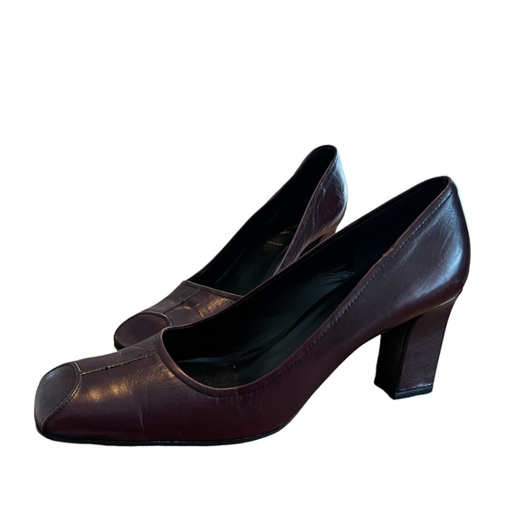 Prada Pumps in Beautiful  burgundy!! Amazing! - Picture 4 of 7
